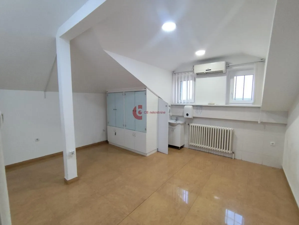 Rent, office space, 320m², Centar, Subotica