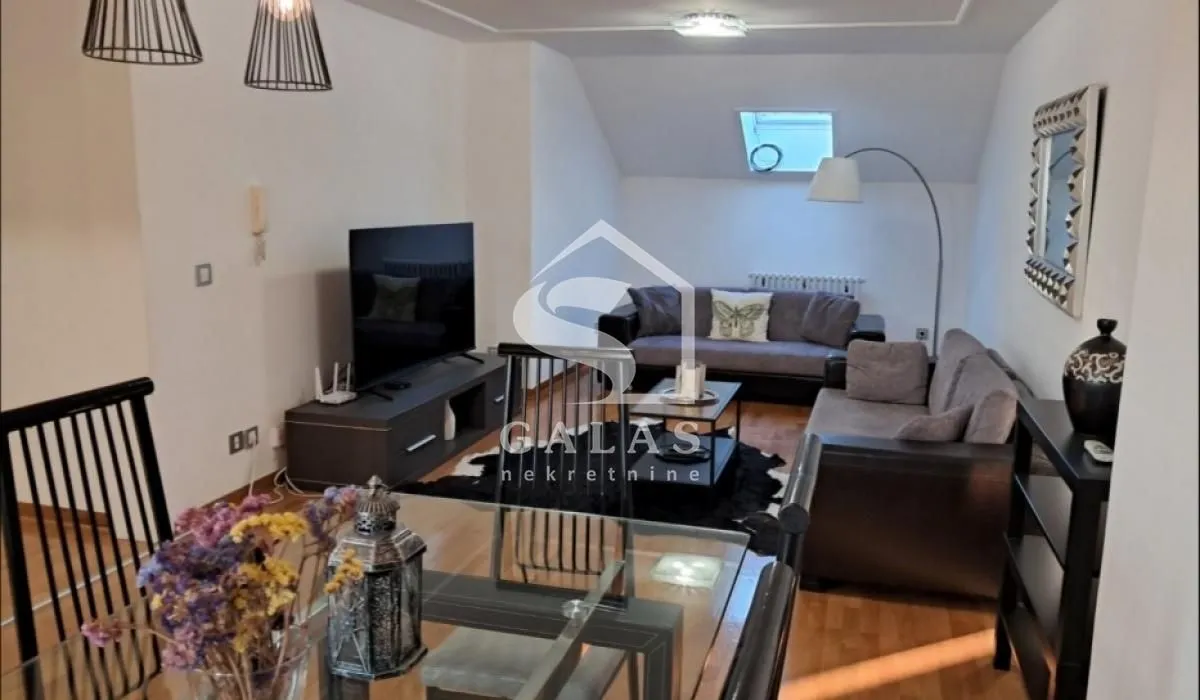 Izdavanje, četvorosoban stan, 135m², Savski Venac, Beograd