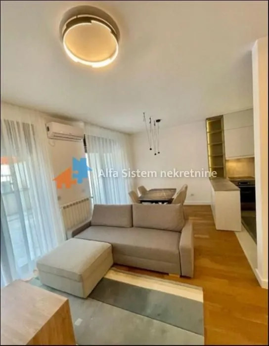 Izdavanje, trosoban stan, 60m², Vračar Sve Podlokacije, Beograd