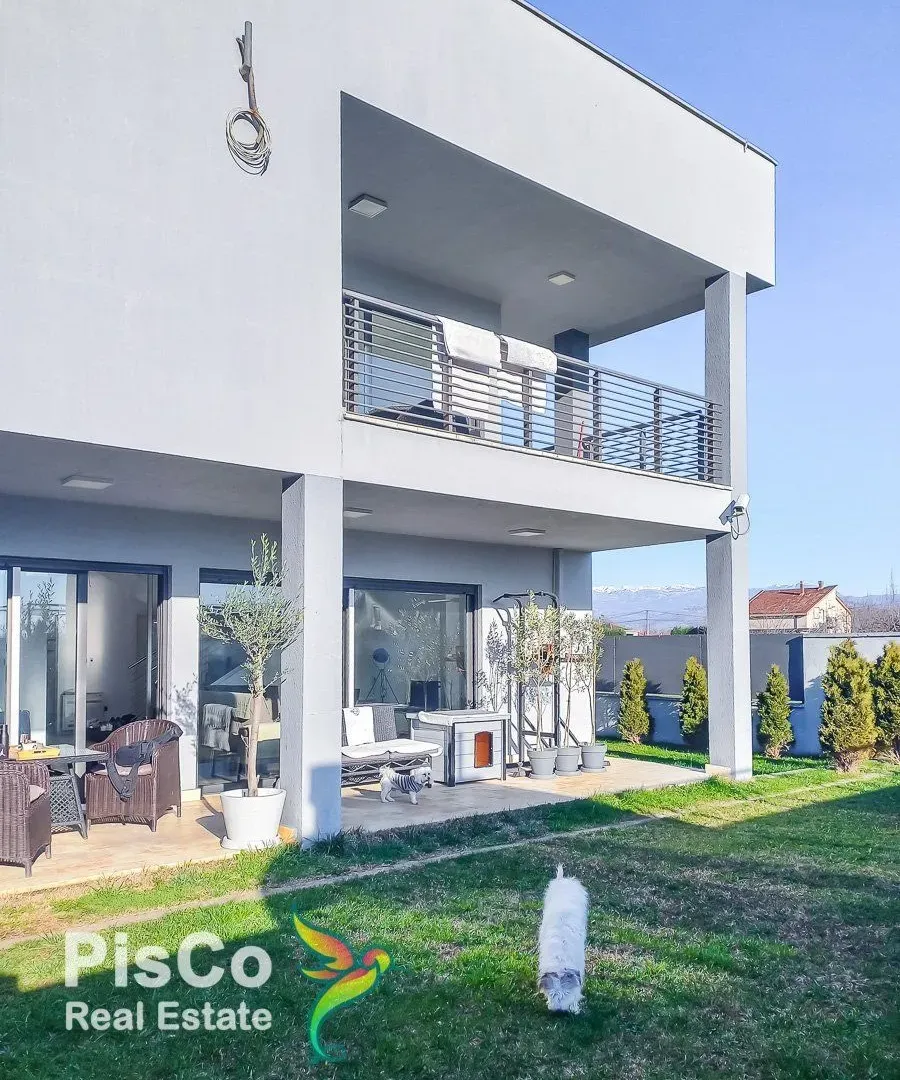 Sale, house, 300m², Tološi, Podgorica