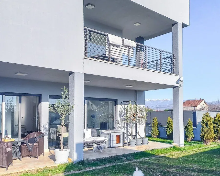 Sale, house, 300m², Tološi, Podgorica