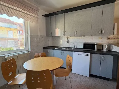 Rent, four bedroom apartment, 160m², Tivat, Crna Gora - image 11