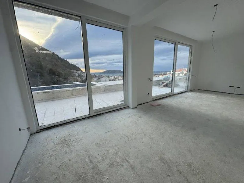 Prodaja, dvosoban stan, 148m², Lazi, Budva