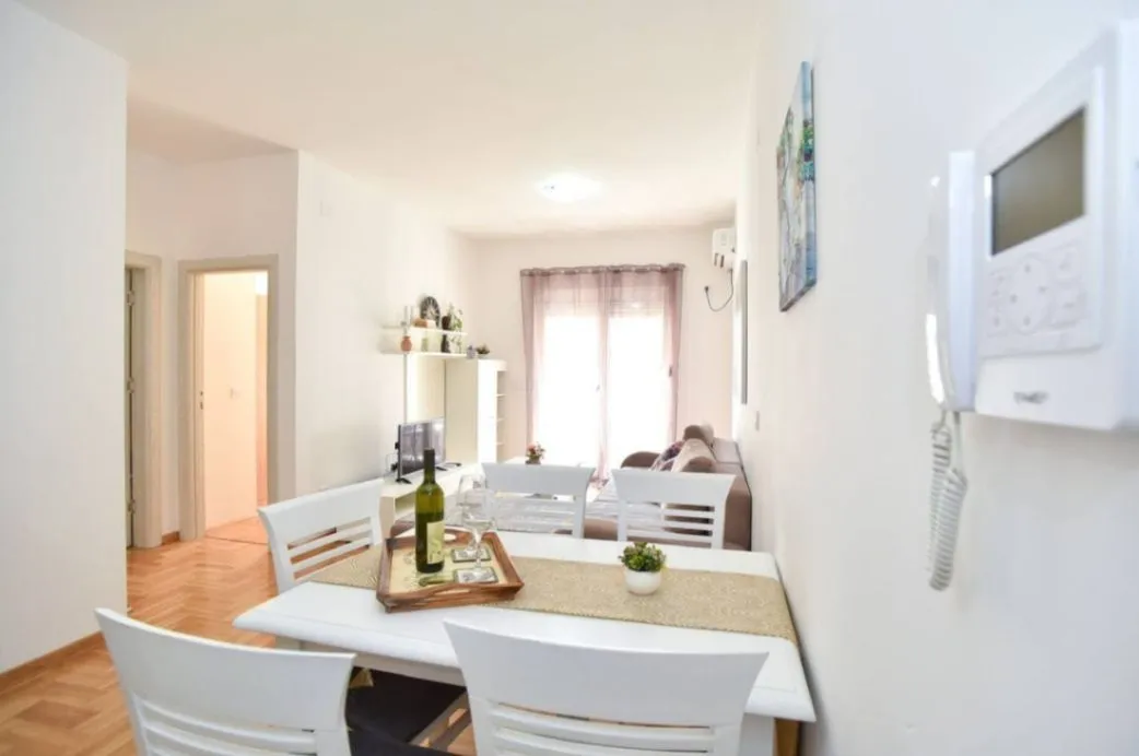 Rent, two bedroom apartment, 70m², Budva, Crna Gora