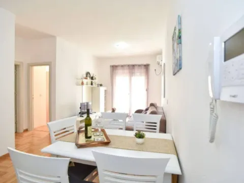 Rent, two bedroom apartment, 70m², Budva, Crna Gora - image 4