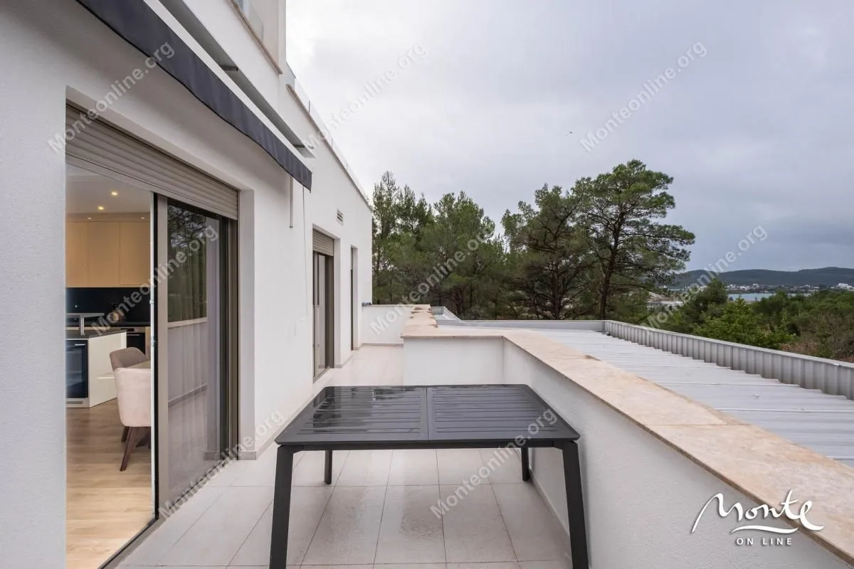 Prodaja, dvosoban stan, 90m², Tivat, Crna Gora