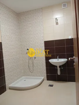 Bathroom equipped with a shower cabin and a washbasin. - image 13