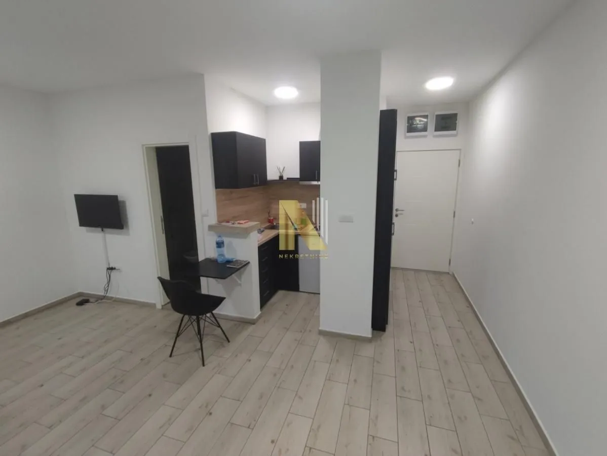 Izdavanje, garsonjera, 30m², Centar, Novi Sad