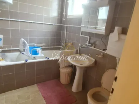 Prodaja, kuća, 191m², Centar, Novi Sad - image 4