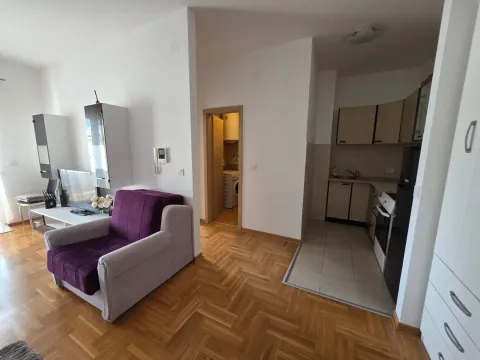 Rent, one bedroom apartment, 45m², Budva, Crna Gora - image 17