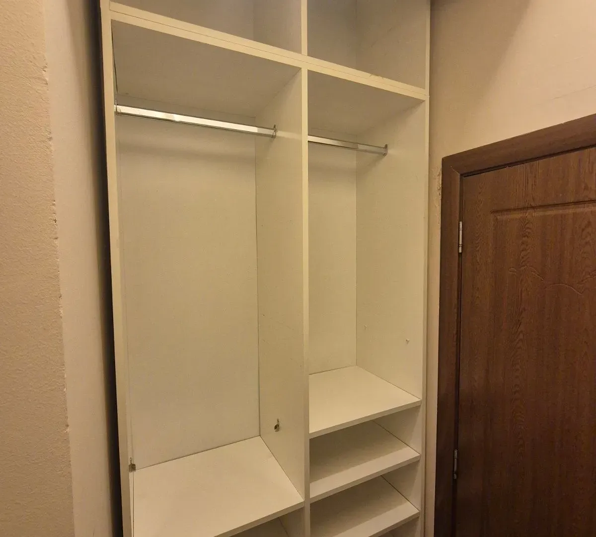 Izdavanje, dvosoban stan, 84m², Krivi Most, Podgorica