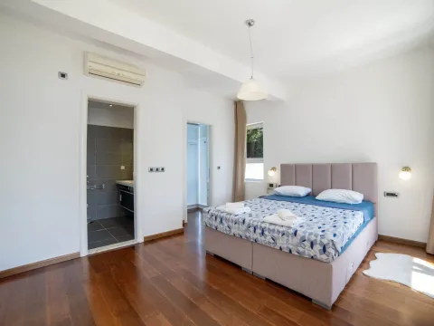 Prodaja, kuća, 405m², Strp, Kotor - image 16