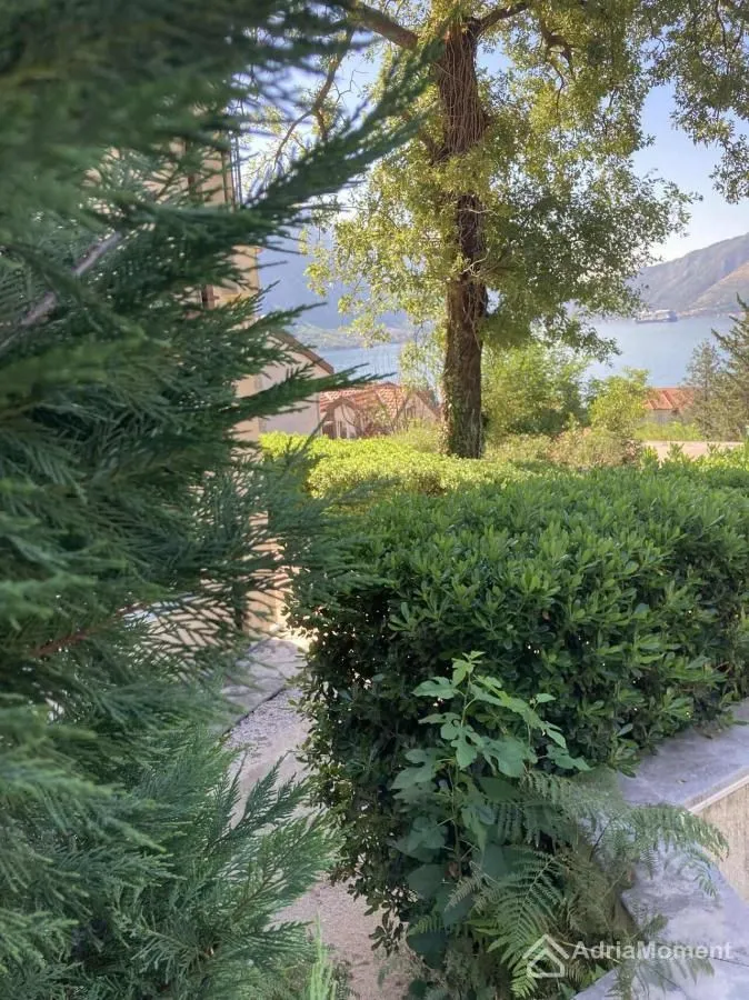 Prodaja, trosoban stan, 101m², Orahovac, Kotor