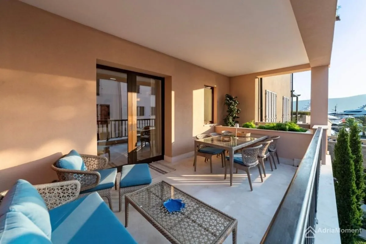 Sale, three bedroom apartment, 201m², Centar, Tivat