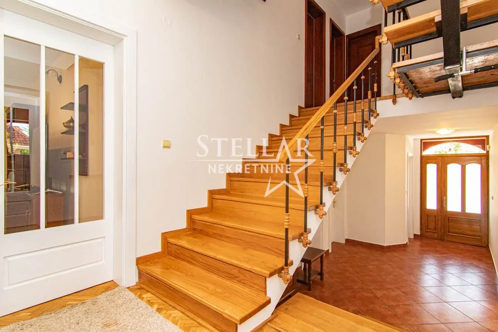 Rent, house, 220m², Tološi, Podgorica