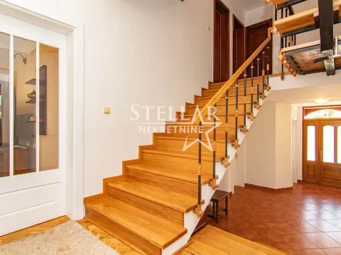 Rent, house, 220m², Tološi, Podgorica - image 22