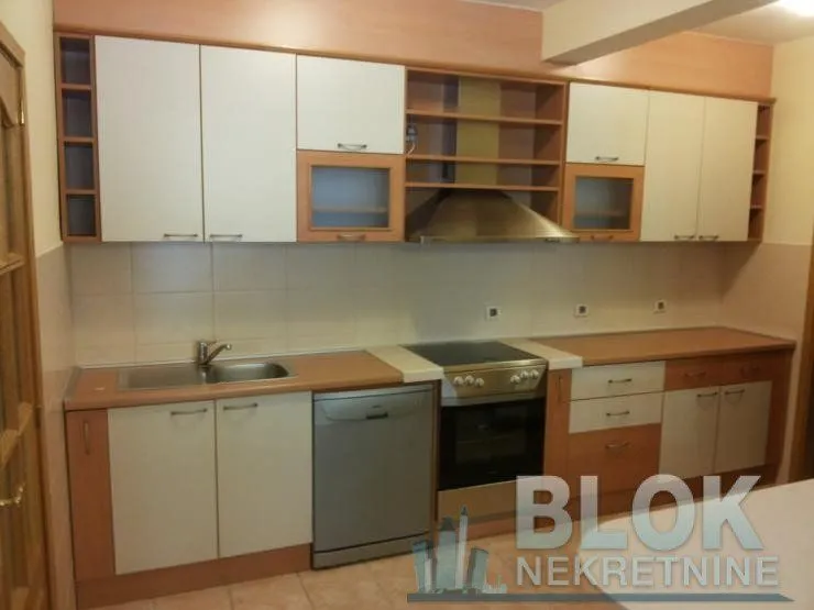 Rent, four bedroom apartment, 150m², Podgorica, Crna Gora