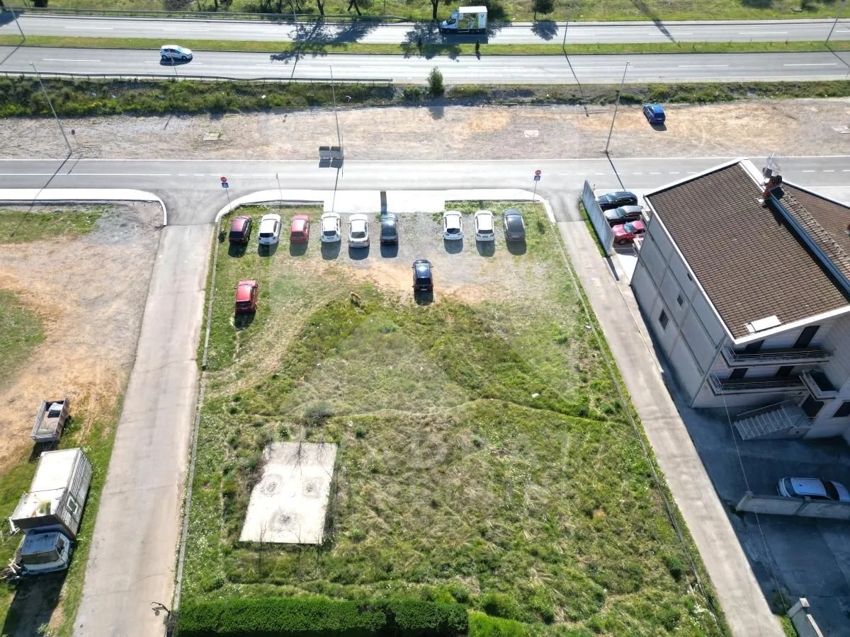 Izdavanje, plac, 1000m², Zelenika, Podgorica