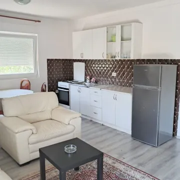 Izdavanje, jednosoban stan, 51m², Tološi, Podgorica - image 4