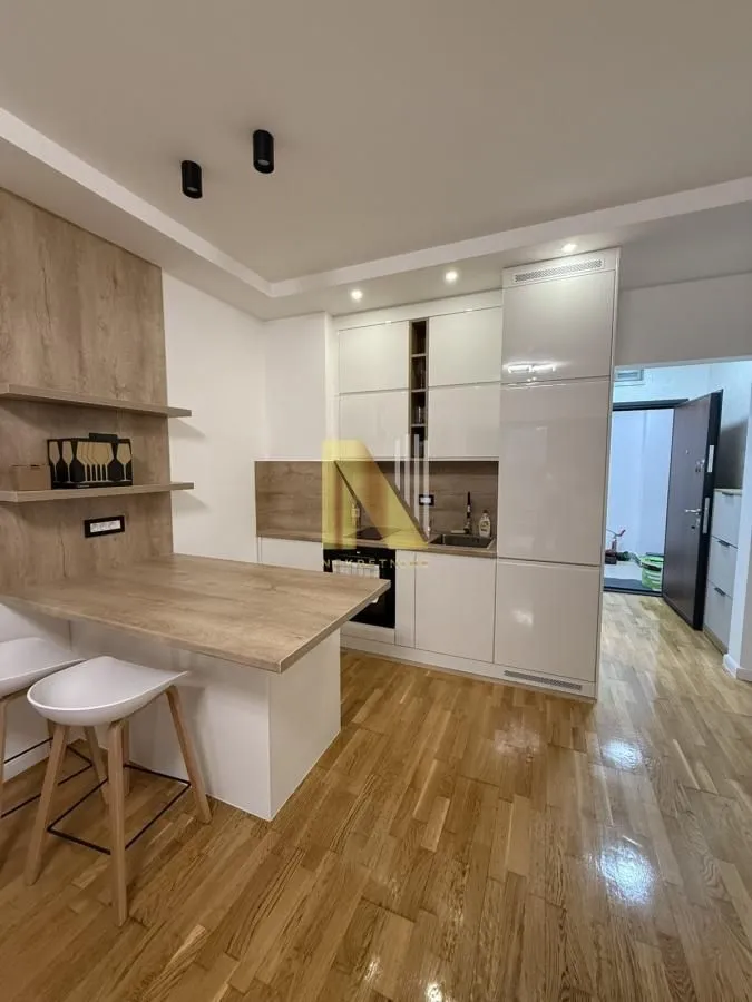 Izdavanje, garsonjera, 32m², Bulevar Oslobodjenja, Novi Sad Sve Podlokacije