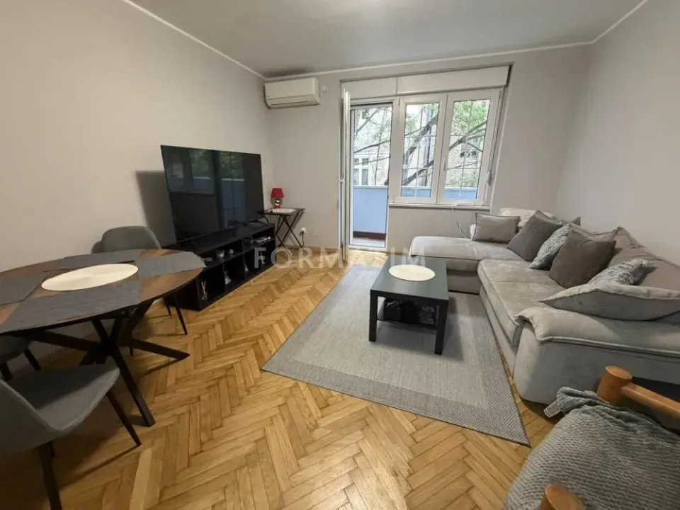 Izdavanje, trosoban stan, 82m², Gundulićev Venac, Beograd