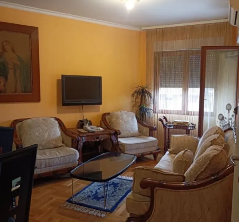 Izdavanje, jednosoban stan, 40m², Stari Aerodrom, Podgorica