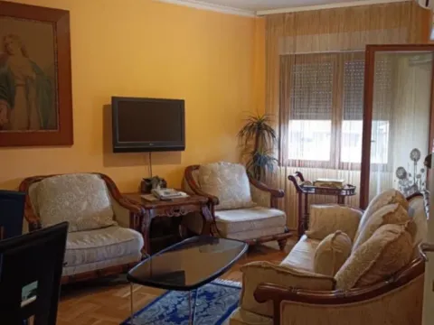 Izdavanje, jednosoban stan, 40m², Stari Aerodrom, Podgorica