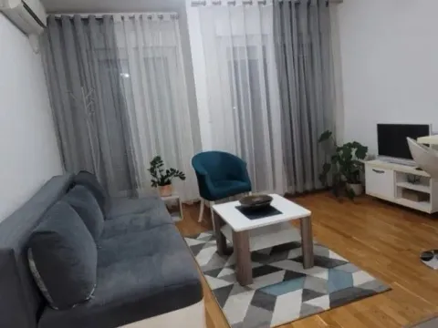 Izdavanje, garsonjera, 26m², City Kvart, Podgorica - image 2