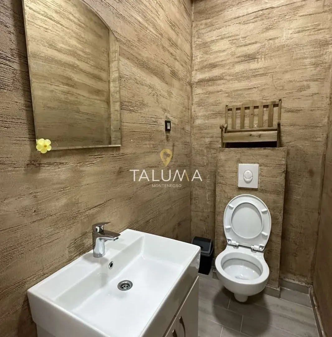 Izdavanje, dvosoban stan, 68m², Blok 9, Podgorica