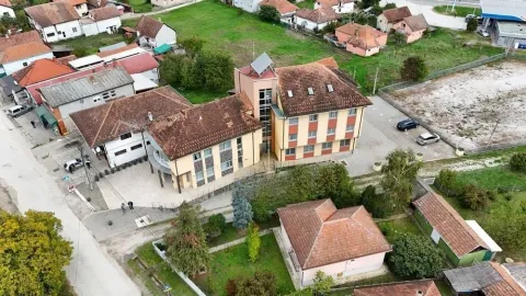 Aerial view of the exterior of the building and the surrounding neighborhood. - image 18