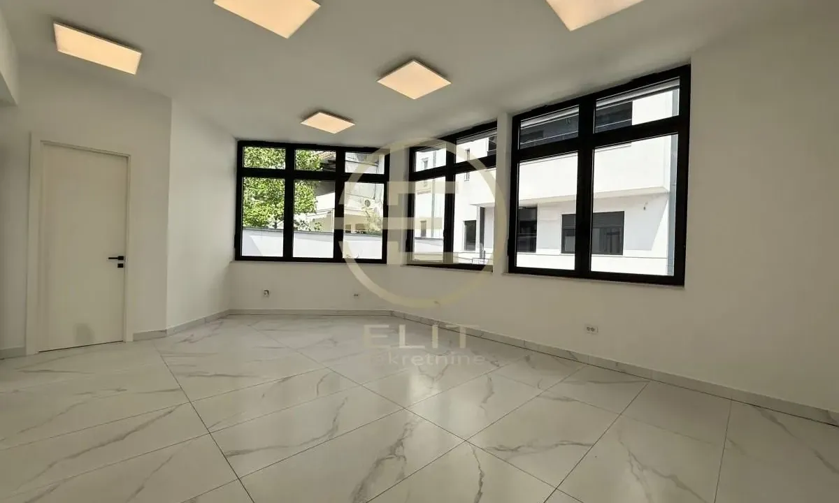 Izdavanje, poslovni prostor, 147m², Centar, Novi Sad
