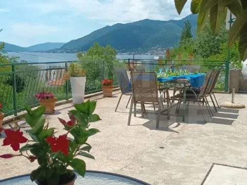 Rent, two bedroom apartment, 60m², Tivat, Crna Gora - image 1