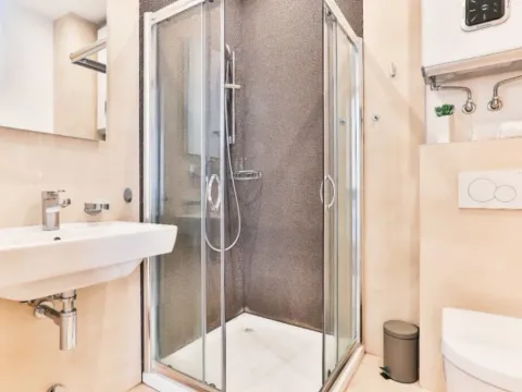 Rent, one bedroom apartment, 81m², Bulevar, Budva - image 12