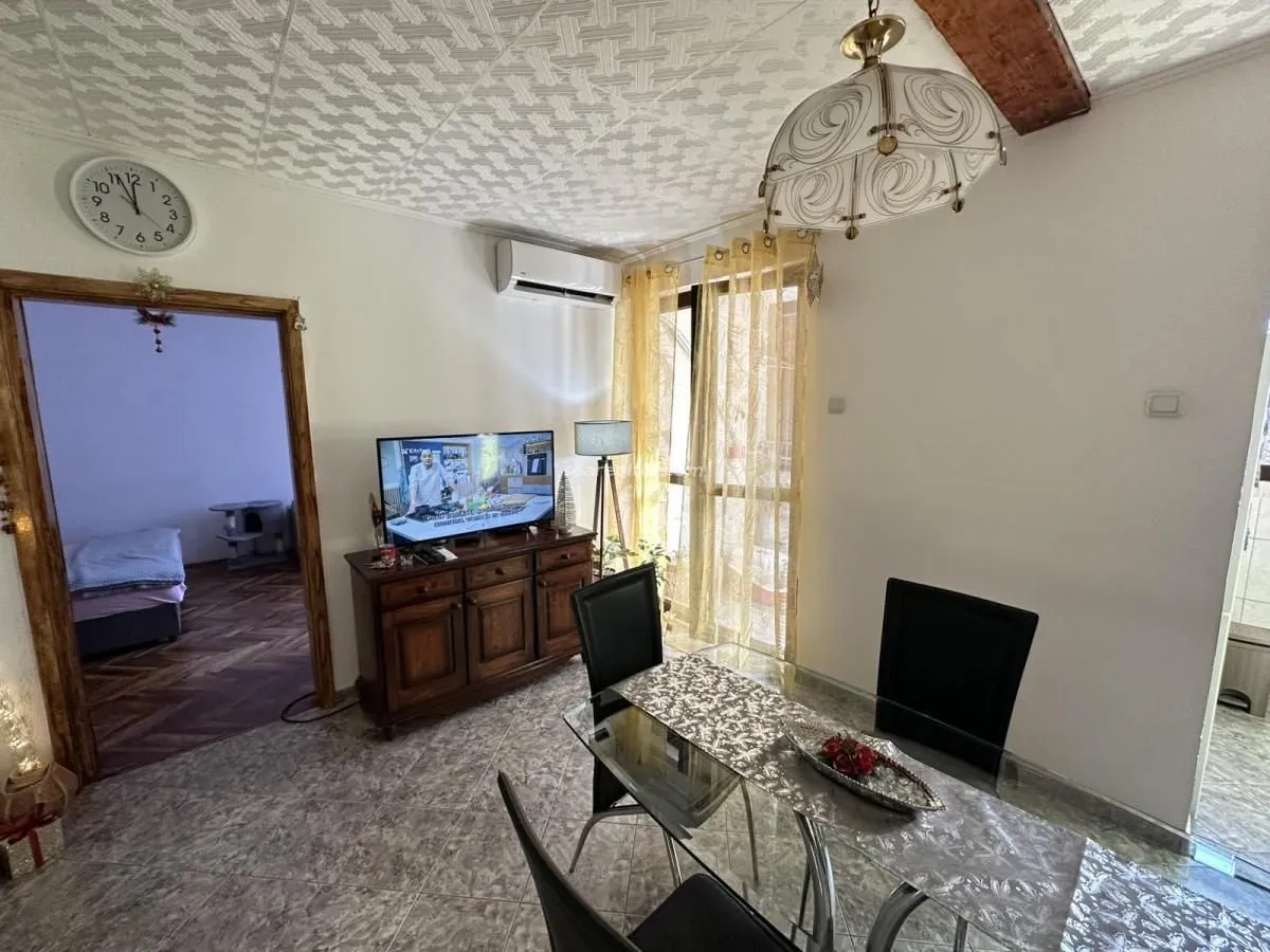 Prodaja, jednosoban stan, 46m², Škaljari, Kotor