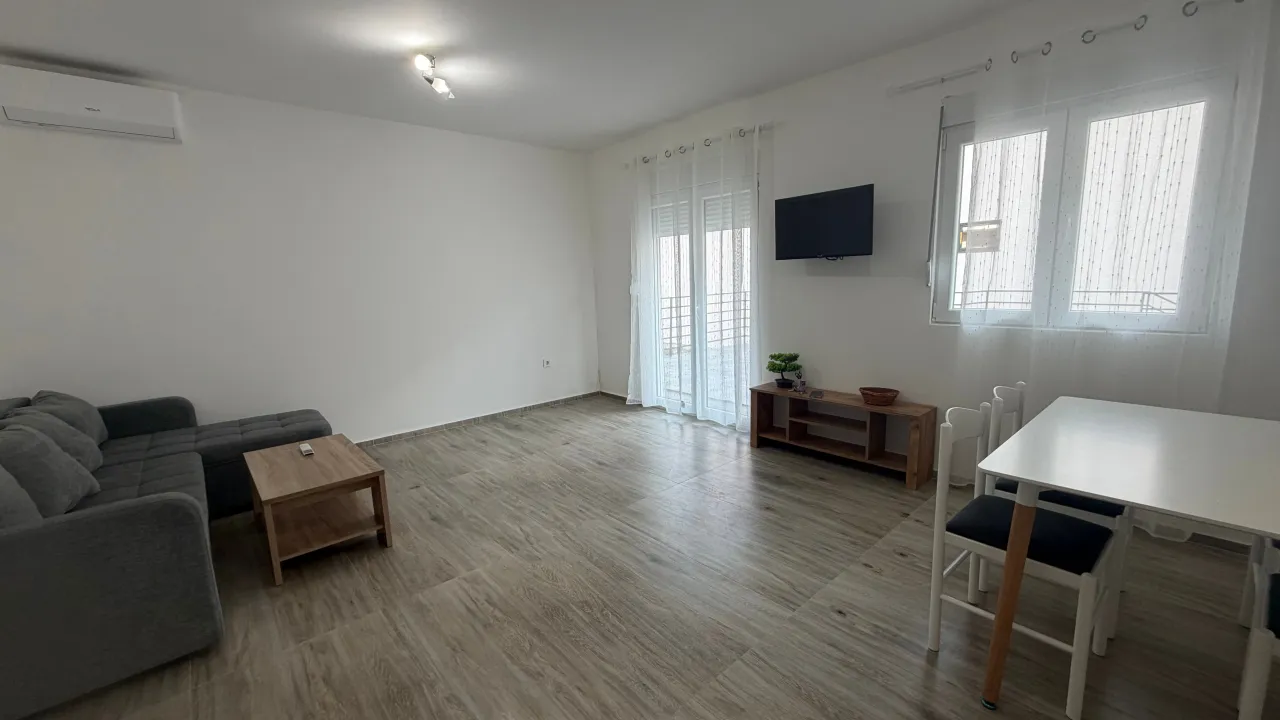 Rent, one bedroom apartment, 42m², Bonići, Tivat