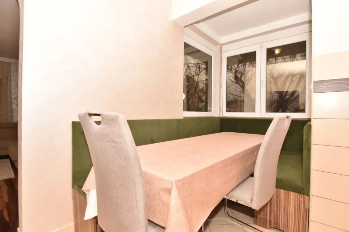 Izdavanje, kuća, 175m², Vranići, Podgorica