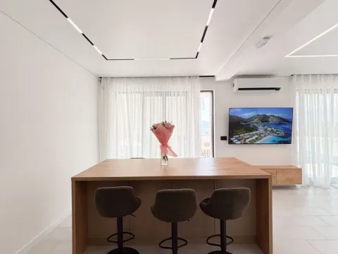 Izdavanje, kuća, 330m², Tivat, Crna Gora - image 4