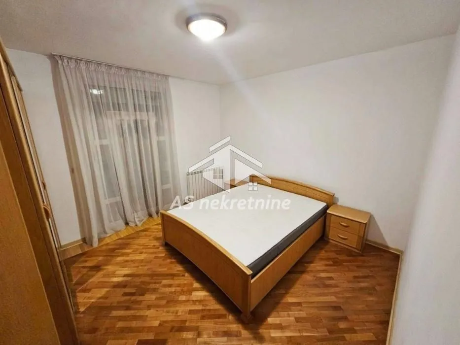 Izdavanje, dvosoban stan, 55m², Čubura, Beograd