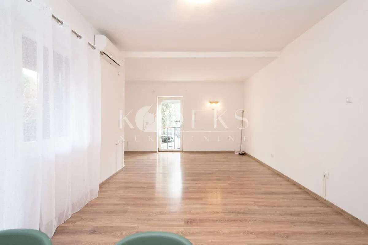 Izdavanje, poslovni prostor, 90m², Gorica C, Podgorica