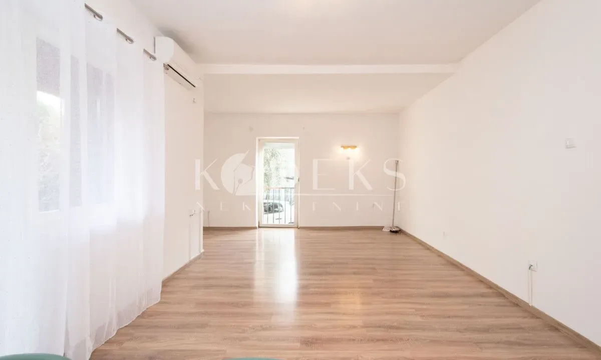 Izdavanje, poslovni prostor, 90m², Gorica C, Podgorica