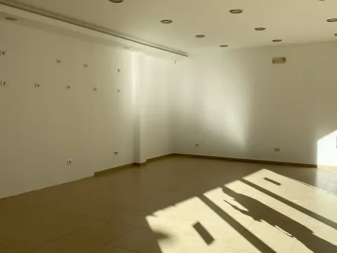 Izdavanje, poslovni prostor, 145m², City Kvart, Podgorica - image 8