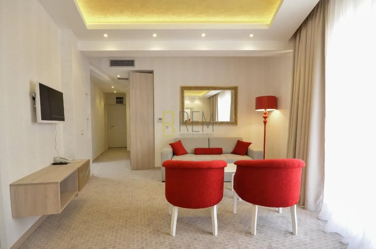 Rent, hospitality venue, 1030m², Centar, Budva