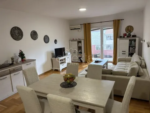 Izdavanje, stan, 84m², Tivat, Crna Gora - image 2
