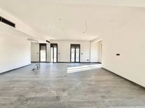 Prodaja, trosoban stan, 236m², Centar, Tivat - image 9