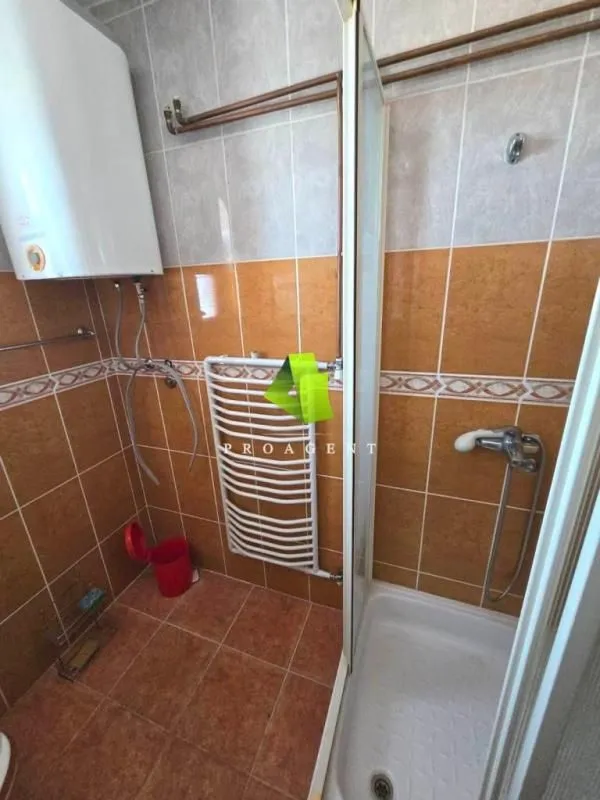 Izdavanje, kuća, 250m², Palilula, Niš