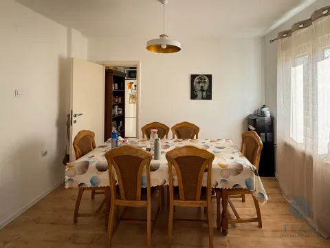 Izdavanje, kuća, 200m², Tološi, Podgorica - image 4