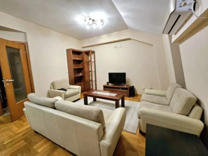 Izdavanje, jednosoban stan, 55m², 1 maj, Podgorica