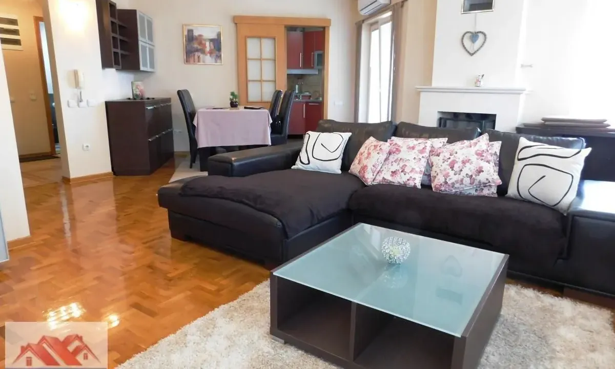 Izdavanje, četvorosoban stan, 102m², Centar, Kragujevac