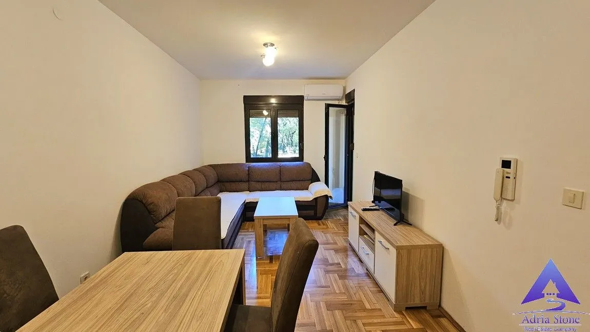 Izdavanje, jednosoban stan, 43m², Lazi, Budva