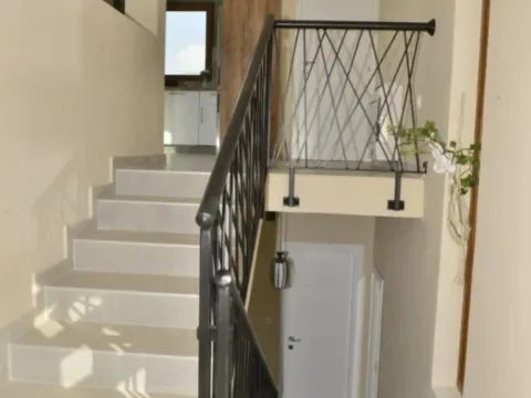 Izdavanje, kuća, 110m², Lješevići, Kotor - image 11